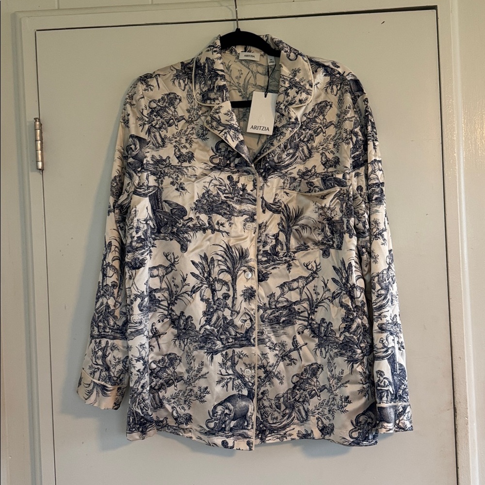 Aritzia silk Blue and White Women's Pajama Set - Picture 2 of 3